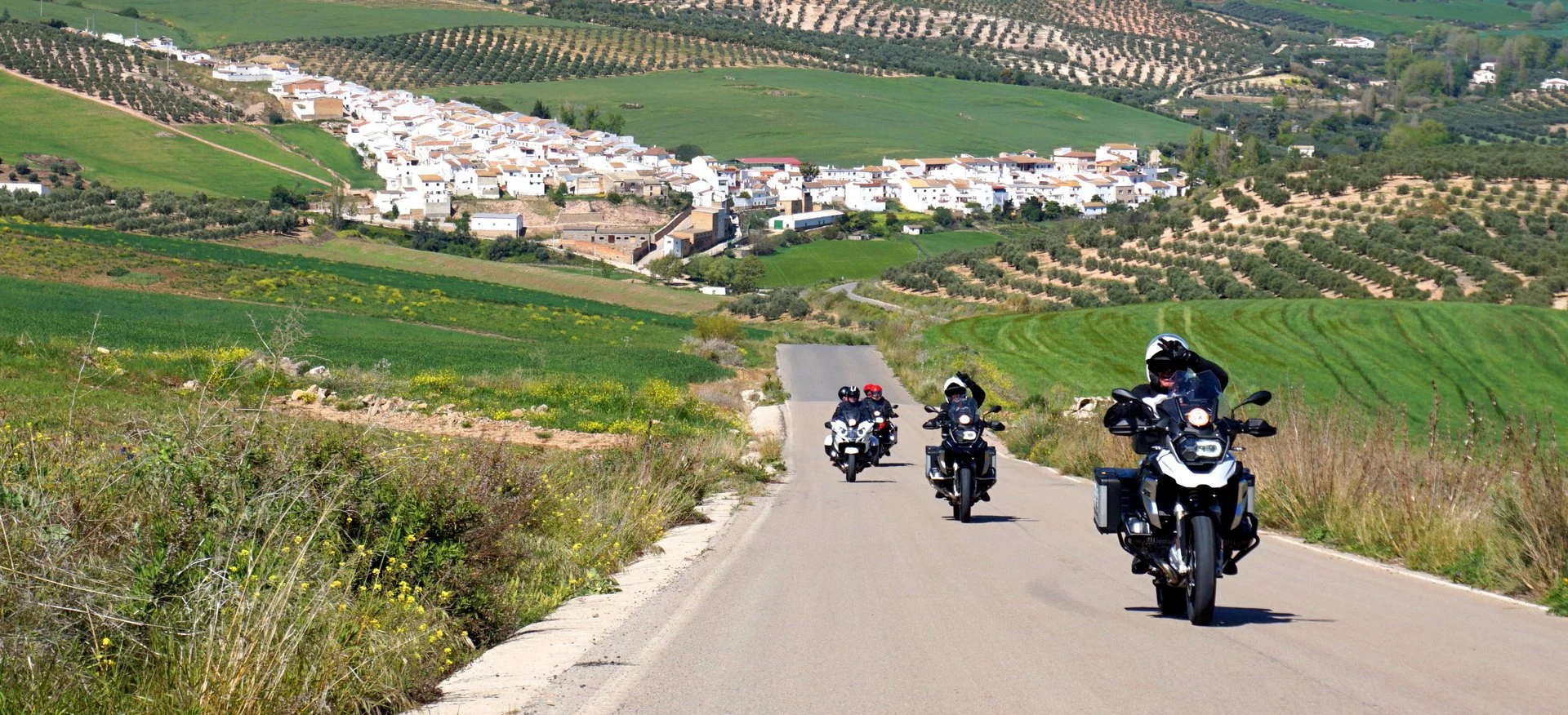 Formations montagneuses d'El Torcal sur un itinéraire de mototourisme en Andalousie