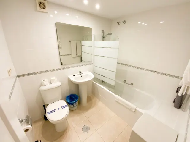 Family apartment — Bathroom with bath and over-bath shower