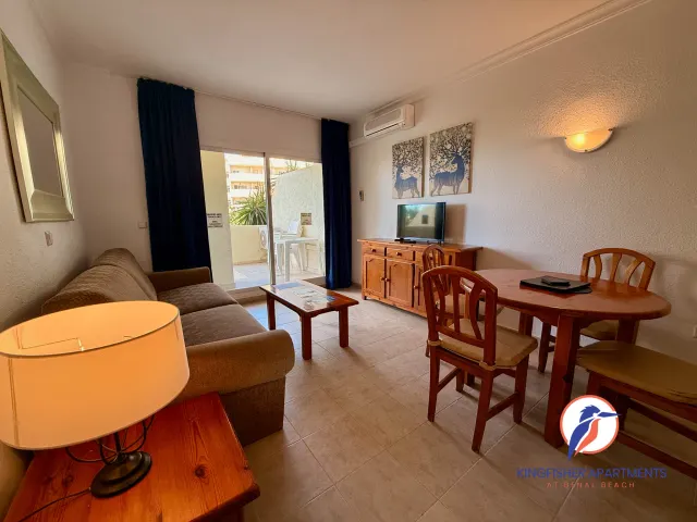 One-bedroom apartment — Separate living and dining area