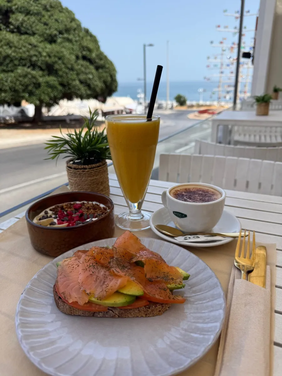 Fresh breakfast served near Kingfisher Apartments