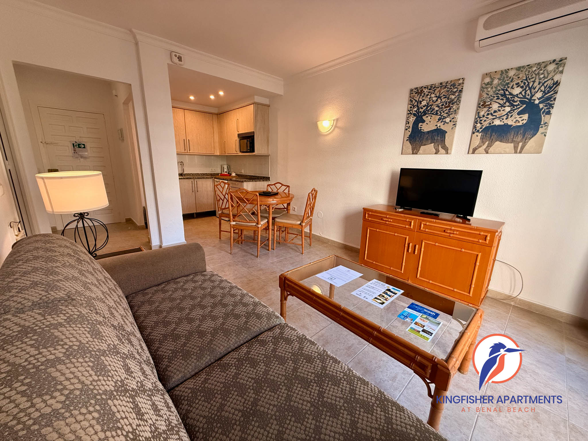 Apartamento de un dormitorio - Salón - Cocina americana - Benal Beach - Kingfisher Apartments - Alquileres vacacionales