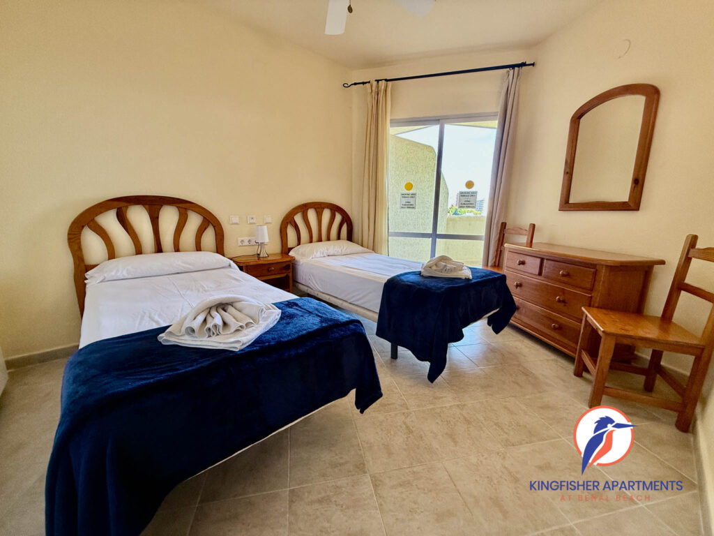 Apartamento de un dormitorio - Dormitorio - Cama doble - Playa de Benal - Apartamentos Kingfisher - Alquileres de vacaciones
