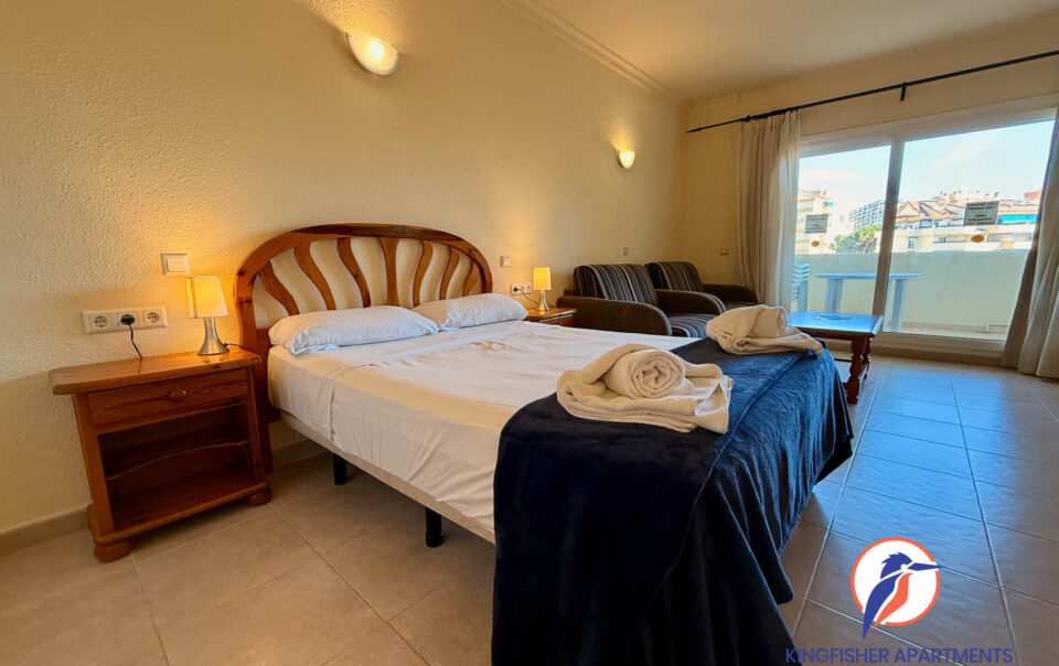 Studio Suite Apartment - Lounge - Double Bed - Benal Beach - Kingfisher Apartments - Holiday Rentals