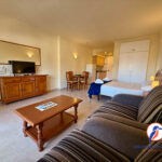 Apartamento tipo estudio - Salón - Cama doble - Cocina americana - Benal Beach - Kingfisher Apartments - Alquileres vacacionales